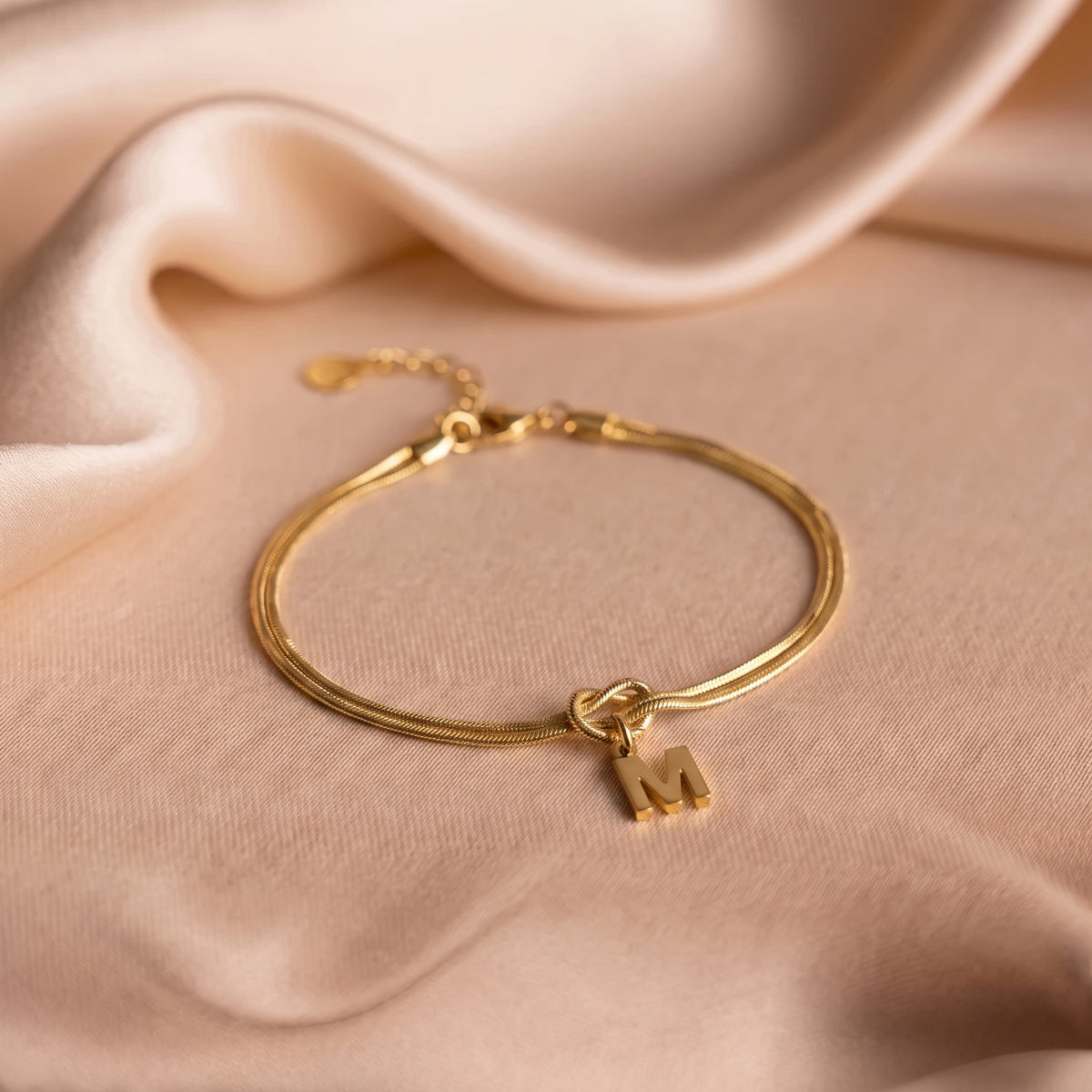 Pulseira Nó Eterno com Inicial