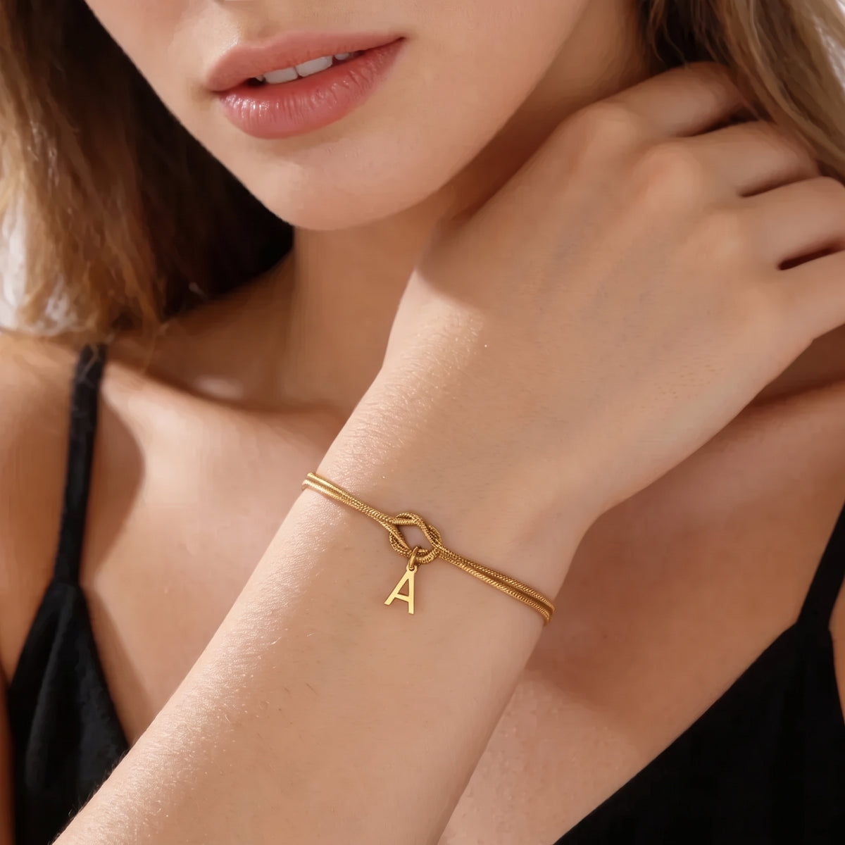 Pulseira Nó Eterno com Inicial